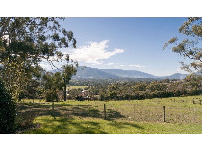 34 Braeside Drive, Launching Place VIC 3139