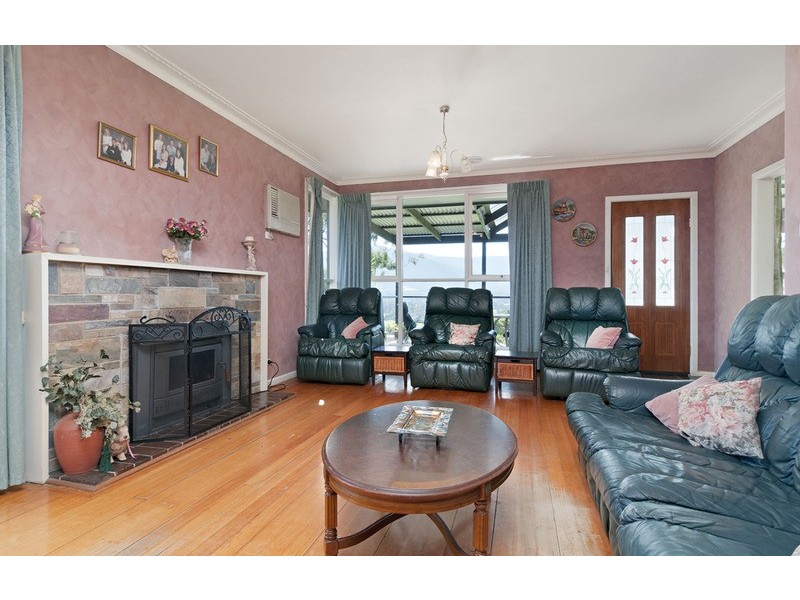 34 Braeside Drive, Launching Place VIC 3139