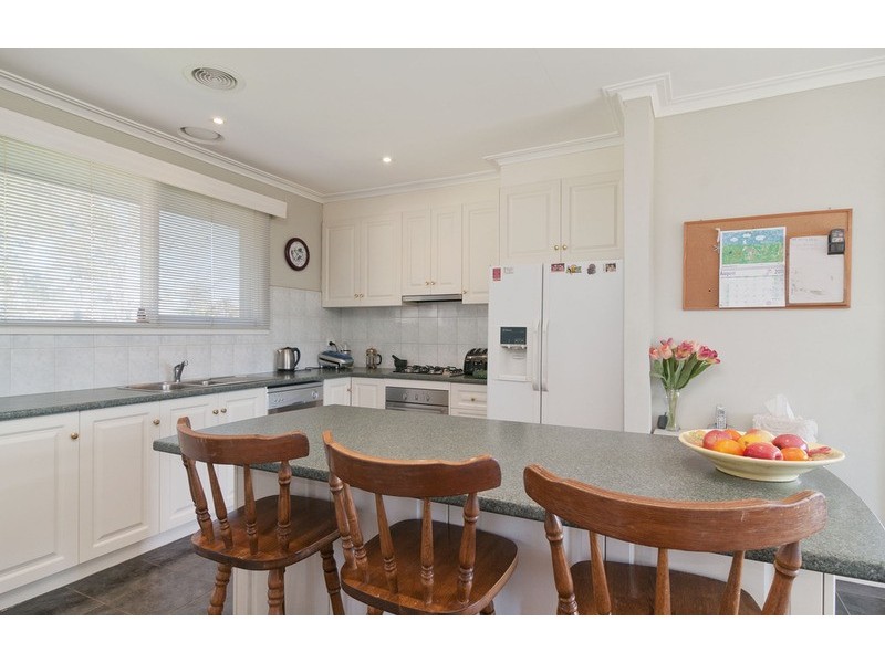 34 Braeside Drive, Launching Place VIC 3139
