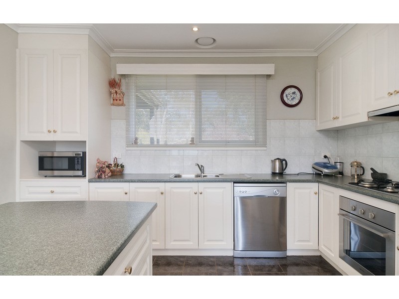 34 Braeside Drive, Launching Place VIC 3139