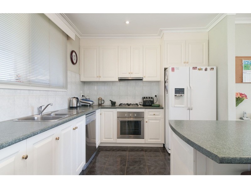 34 Braeside Drive, Launching Place VIC 3139