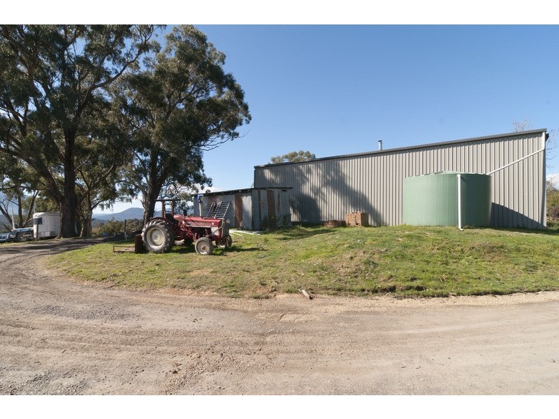 34 Braeside Drive, Launching Place VIC 3139