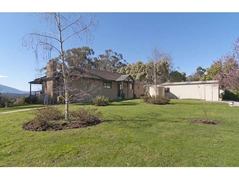 34 Braeside Drive, Launching Place VIC 3139