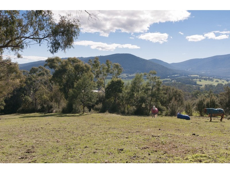 34 Braeside Drive, Launching Place VIC 3139