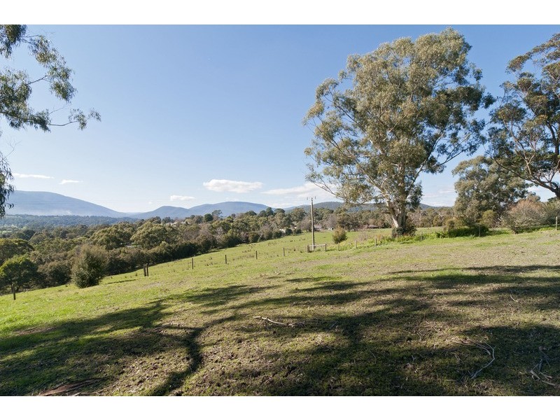 34 Braeside Drive, Launching Place VIC 3139