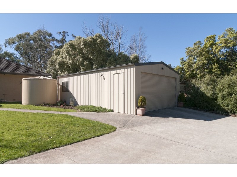 34 Braeside Drive, Launching Place VIC 3139