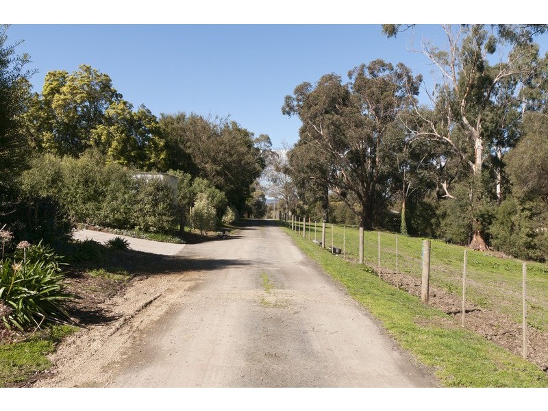 34 Braeside Drive, Launching Place VIC 3139