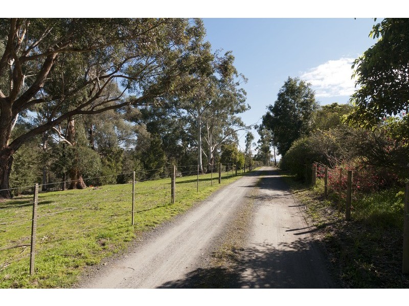 34 Braeside Drive, Launching Place VIC 3139