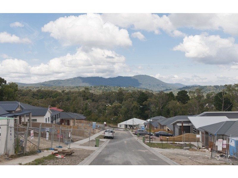 6 Grand View  Grove, Lilydale VIC 3140