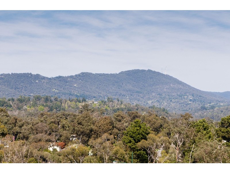 6 Grand View  Grove, Lilydale VIC 3140