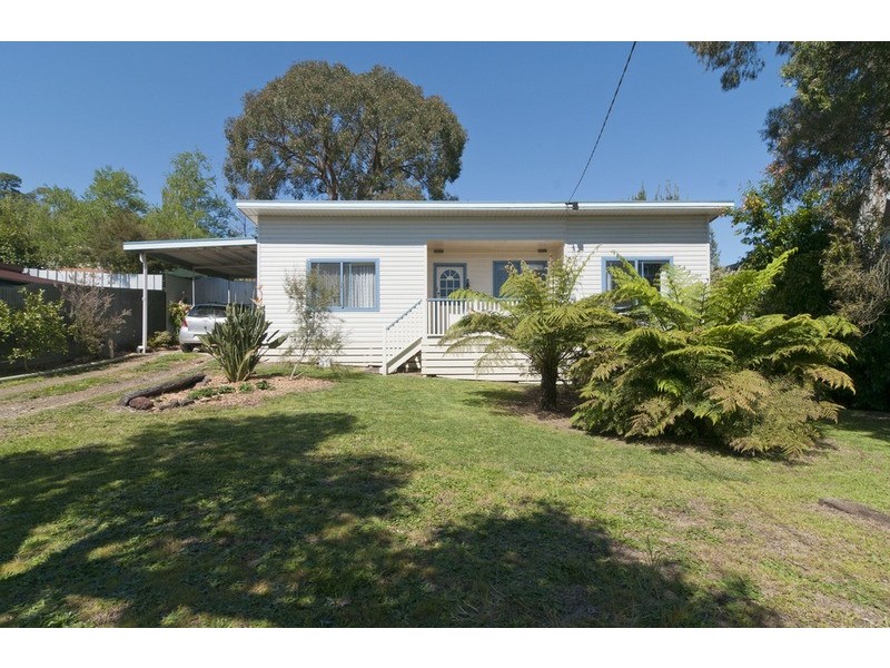 8 Stephen Road, Wandin North VIC 3139