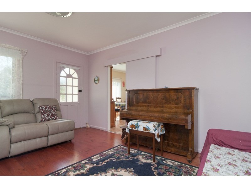 8 Stephen Road, Wandin North VIC 3139