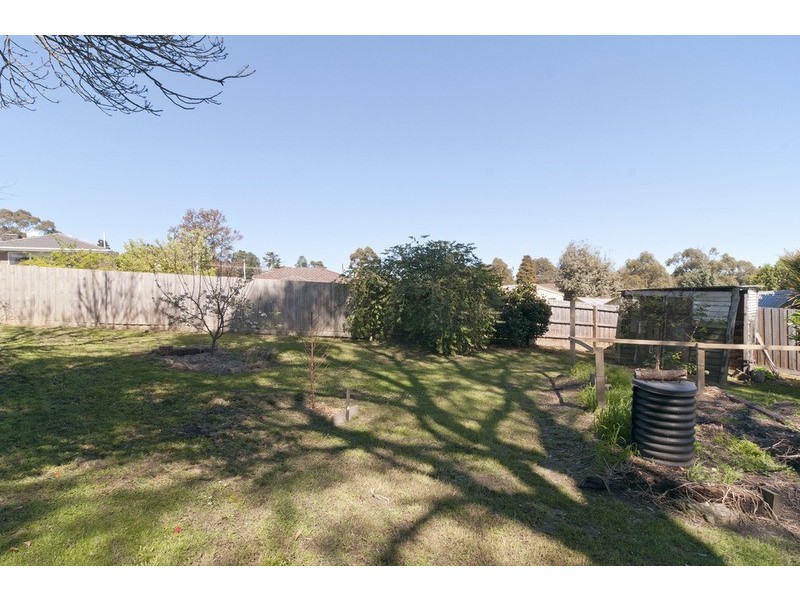 8 Stephen Road, Wandin North VIC 3139