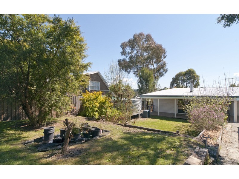 8 Stephen Road, Wandin North VIC 3139
