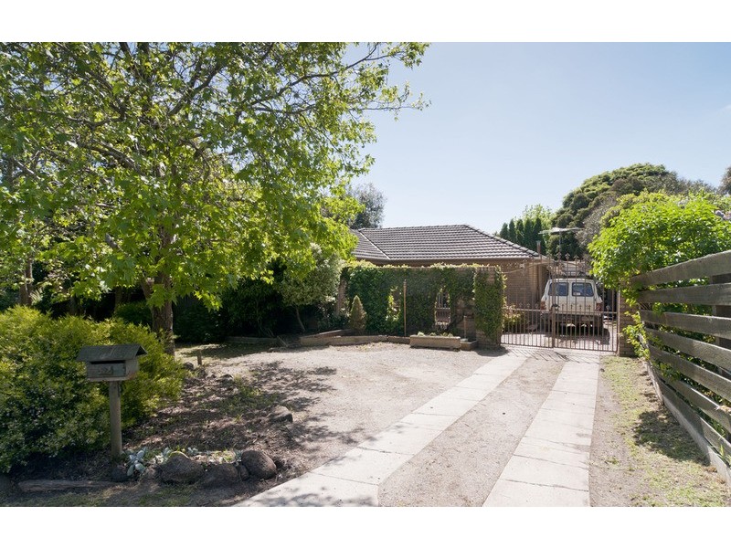 12 Chirnside  Drive, Chirnside Park VIC 3116