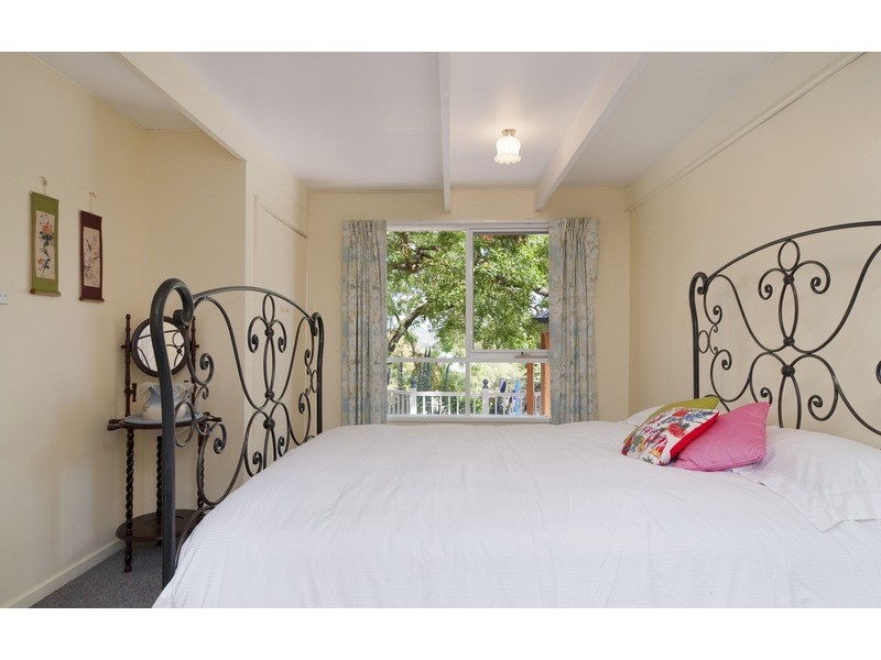 15 Burton  Road, Lilydale VIC 3140