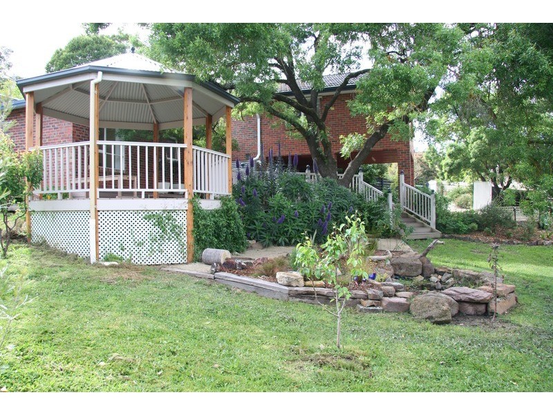 15 Burton  Road, Lilydale VIC 3140