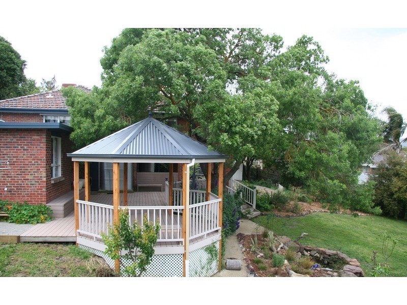 15 Burton  Road, Lilydale VIC 3140