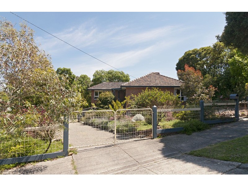15 Burton  Road, Lilydale VIC 3140