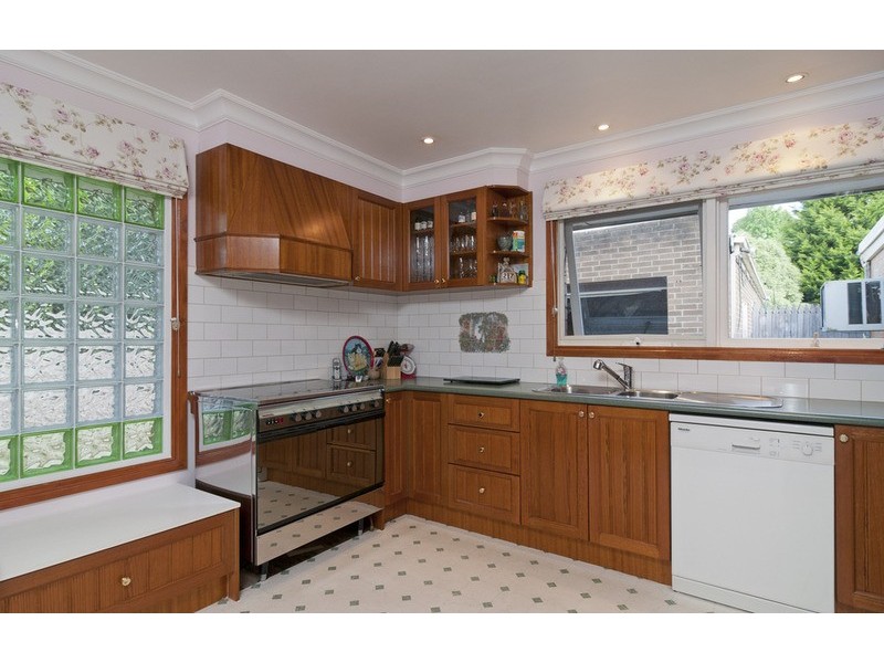 10 Mandowie  Crescent, Croydon VIC 3136