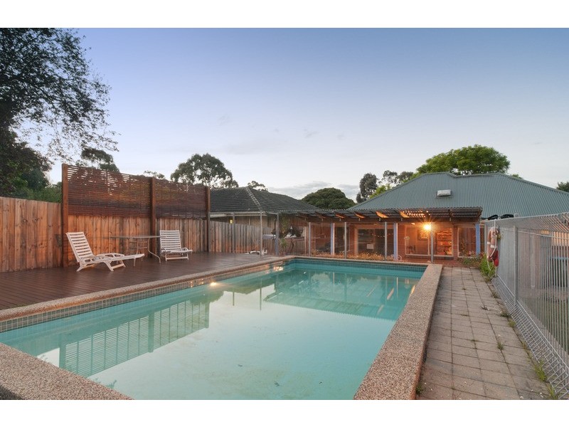 10 Mandowie  Crescent, Croydon VIC 3136