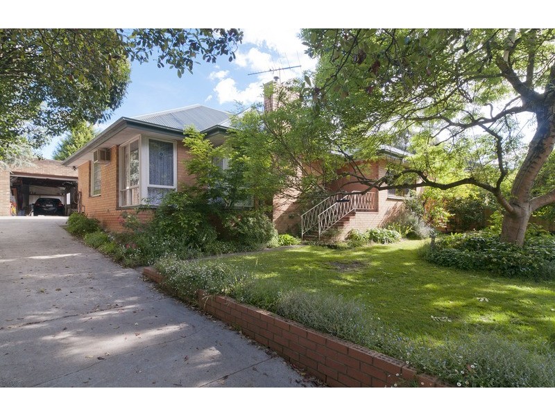 10 Mandowie  Crescent, Croydon VIC 3136