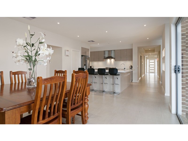 27 Tudor Drive, Mooroolbark VIC 3138