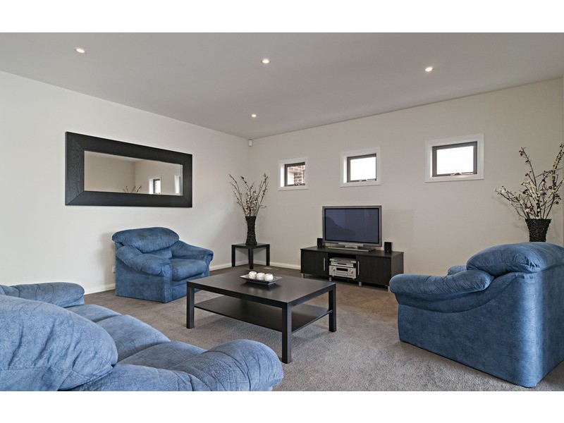 27 Tudor Drive, Mooroolbark VIC 3138