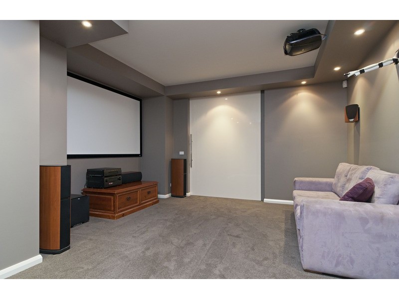 27 Tudor Drive, Mooroolbark VIC 3138