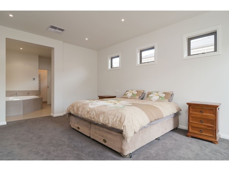 27 Tudor Drive, Mooroolbark VIC 3138