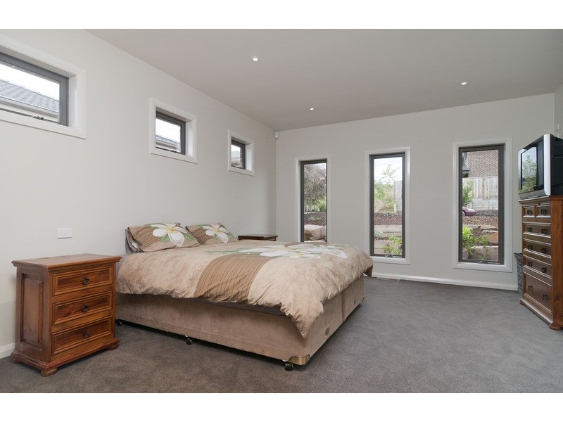 27 Tudor Drive, Mooroolbark VIC 3138
