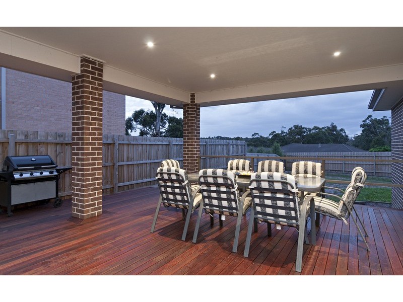 27 Tudor Drive, Mooroolbark VIC 3138