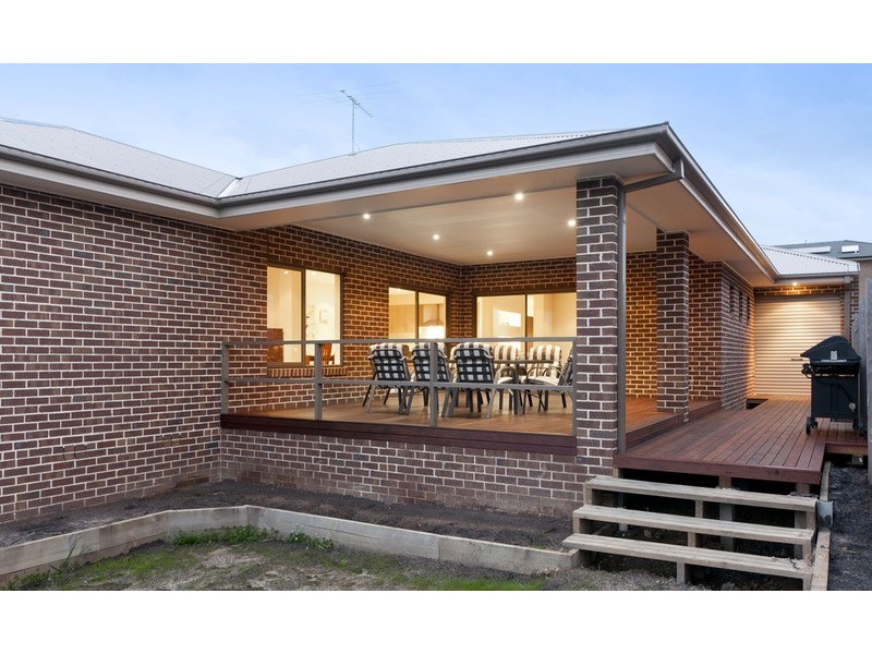 27 Tudor Drive, Mooroolbark VIC 3138