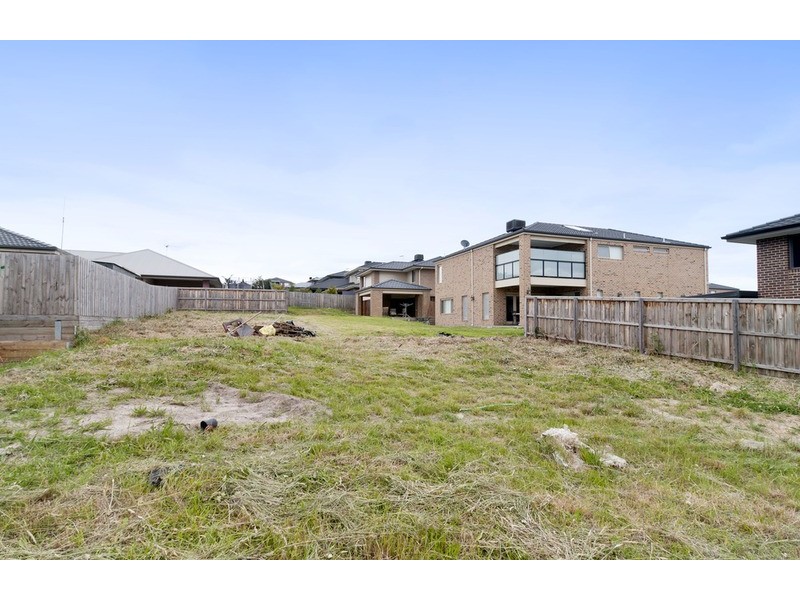 22 Tudor  Drive, Mooroolbark VIC 3138