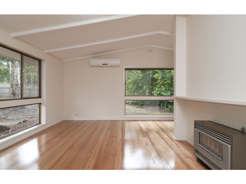 28 Pembroke Road, Mooroolbark VIC 3138