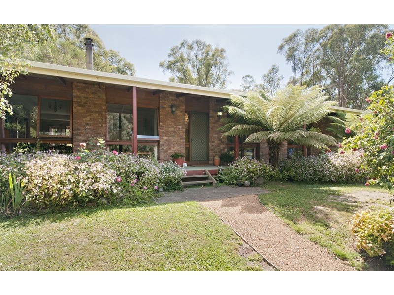 45 Railway Parade, Wandin North VIC 3139