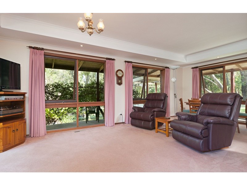 45 Railway Parade, Wandin North VIC 3139