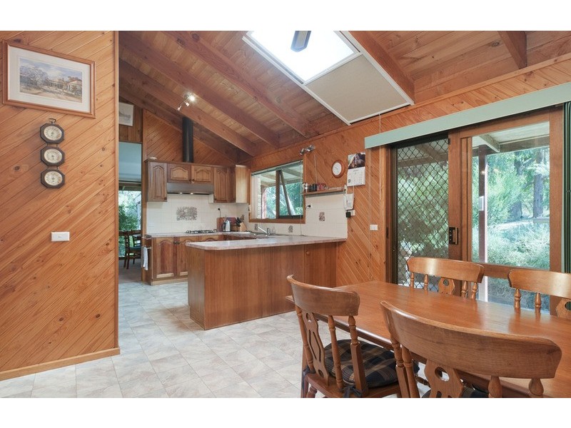 45 Railway Parade, Wandin North VIC 3139