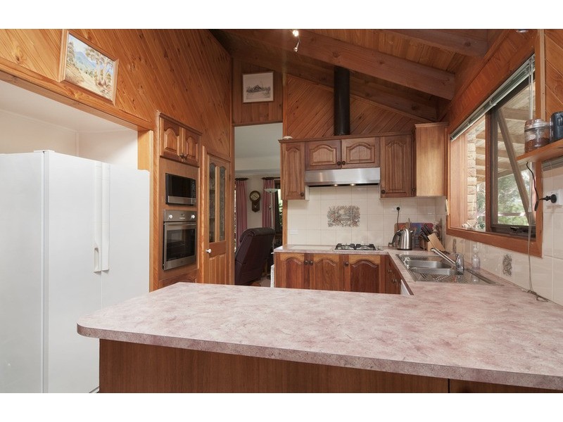 45 Railway Parade, Wandin North VIC 3139