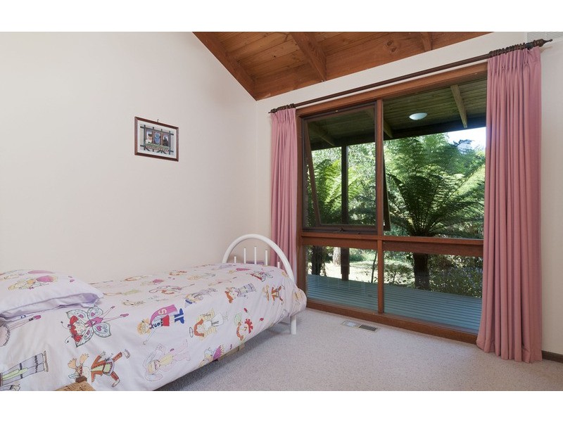 45 Railway Parade, Wandin North VIC 3139