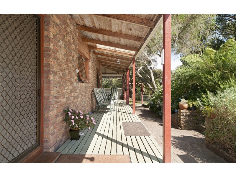45 Railway Parade, Wandin North VIC 3139