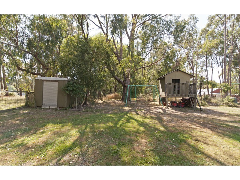 45 Railway Parade, Wandin North VIC 3139