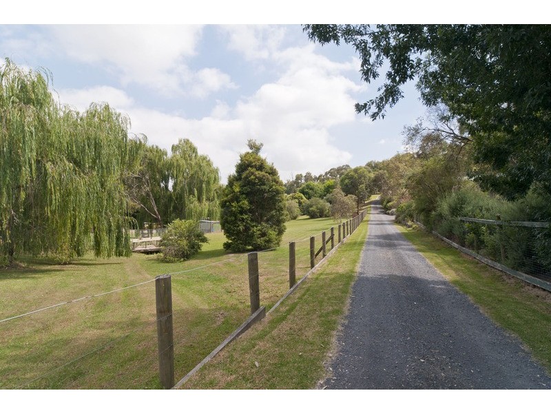 45 Railway Parade, Wandin North VIC 3139
