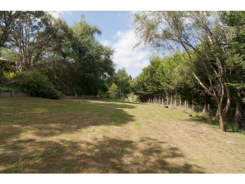 45 Railway Parade, Wandin North VIC 3139