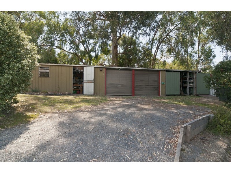 45 Railway Parade, Wandin North VIC 3139
