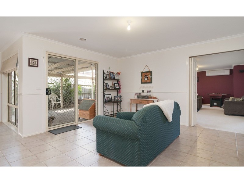 11 Pacific  Drive, Mooroolbark VIC 3138