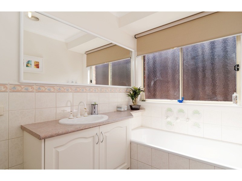 11 Pacific  Drive, Mooroolbark VIC 3138