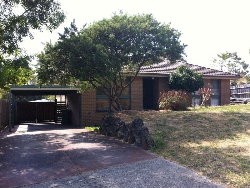 2 Nambour Drive, Mooroolbark VIC 3138