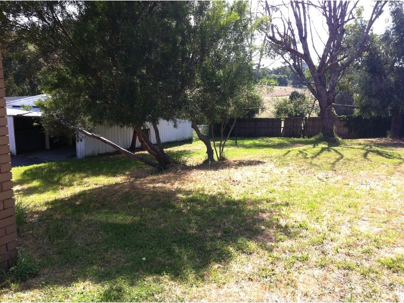 2 Nambour Drive, Mooroolbark VIC 3138