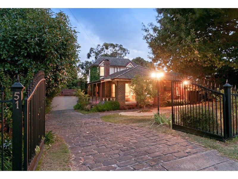 51 Bellara Drive, Mooroolbark VIC 3138